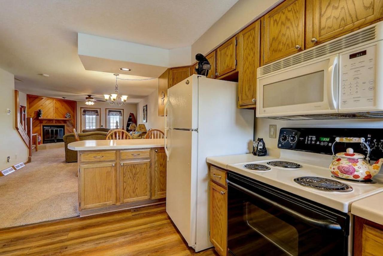 Brown Family Condo For Families Golf Trips And Girls Getaways Wisconsin Dells Eksteriør billede