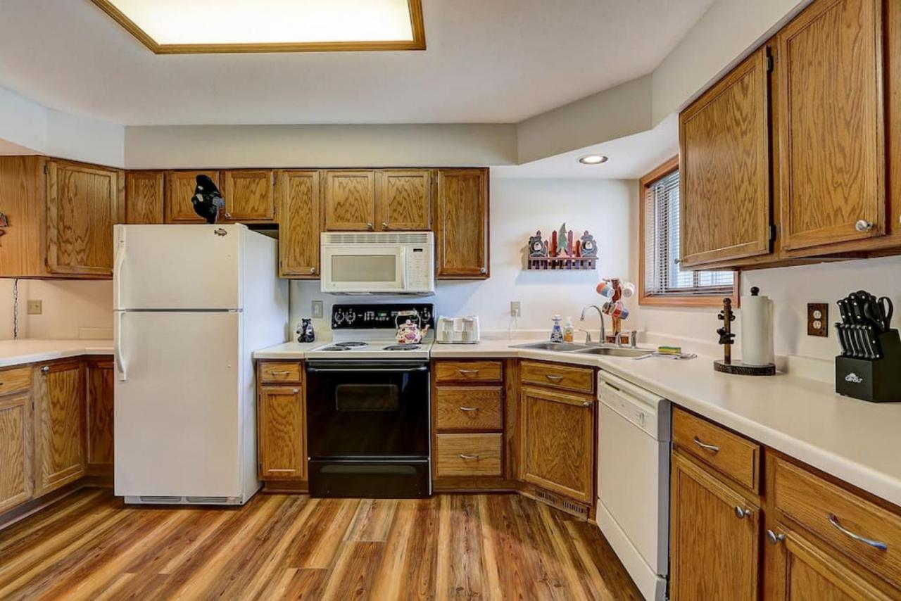 Brown Family Condo For Families Golf Trips And Girls Getaways Wisconsin Dells Eksteriør billede